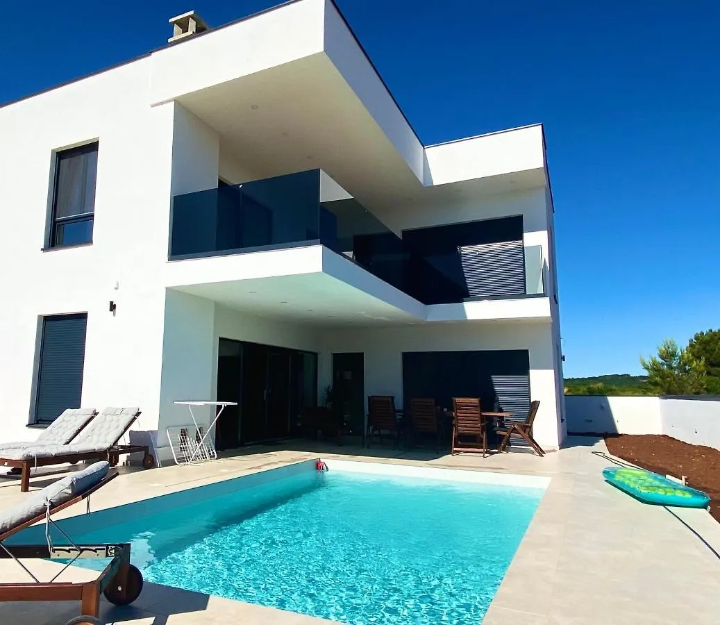 Villa Ajlin